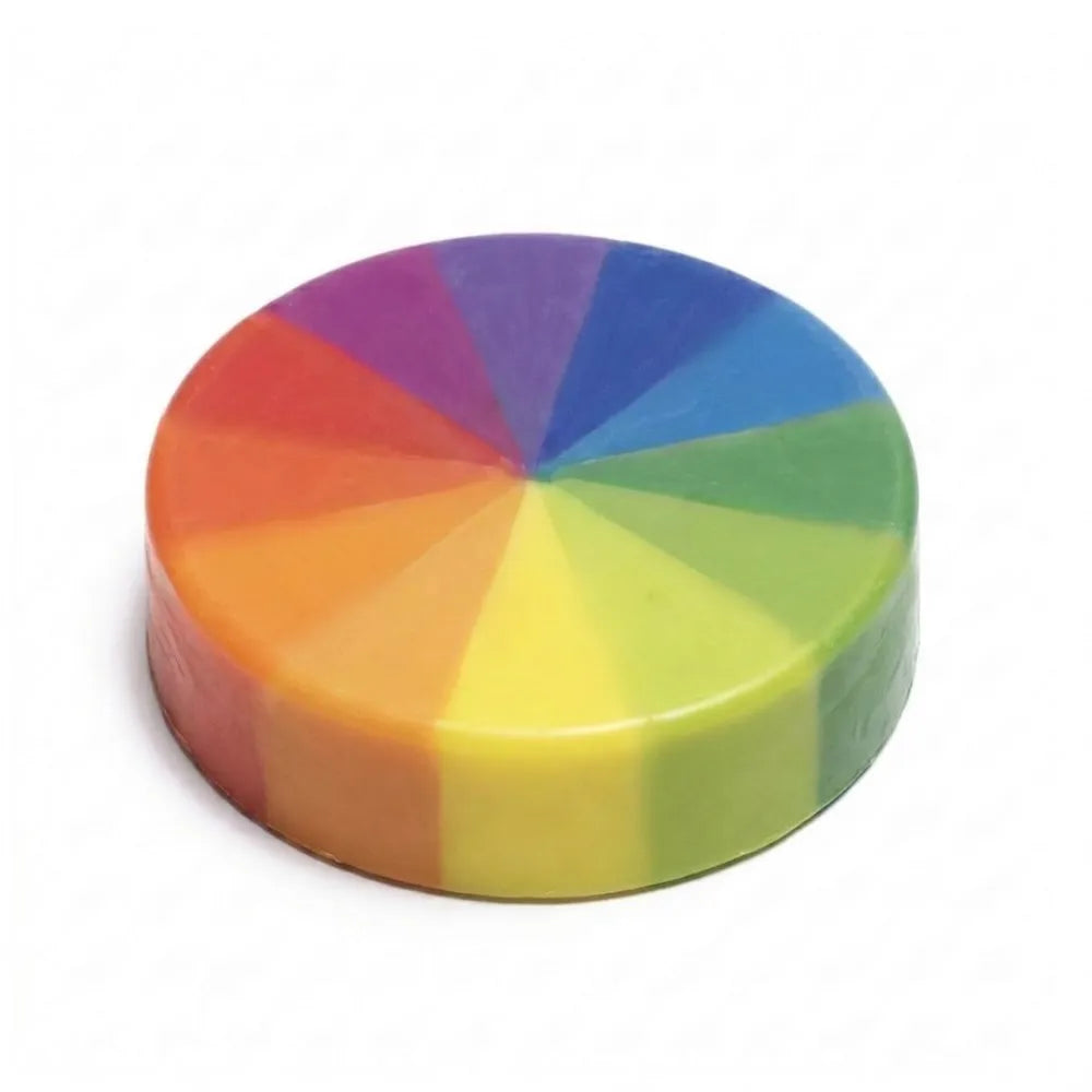 Une tourte de cire souple, donc mat, multicolors.